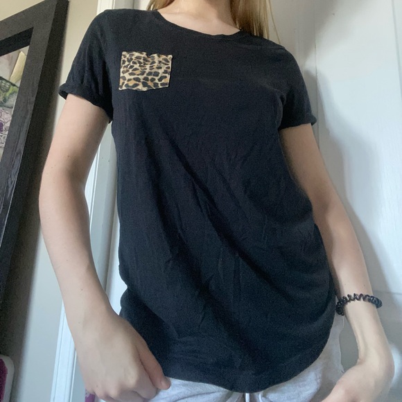 FREE WITH ORDER Pink Victoria’s Secret leopard print T shirt - Picture 3 of 4